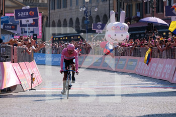 2019-06-02 - Richard Carapaz arriva in maglia rosa. - 21° TAPPA: VERONA-VERONA (CRONOMETRO INDIVIDUALE). - GIRO D'ITALIA - CYCLING